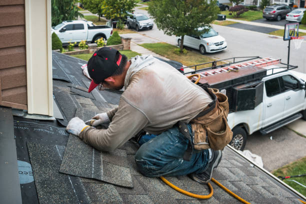 Professional Roofing technician working in Manhattan, IL